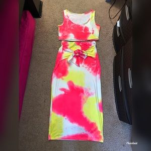 Two Piece Tie Due Skirt Set.